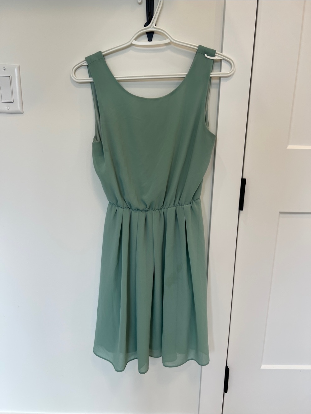 Alythea Sleeveless Midi Dress in Mint